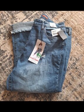 NWT Celebrity Pink Hi-Rise Relaxed Straight Cropped Jean. Sz 20